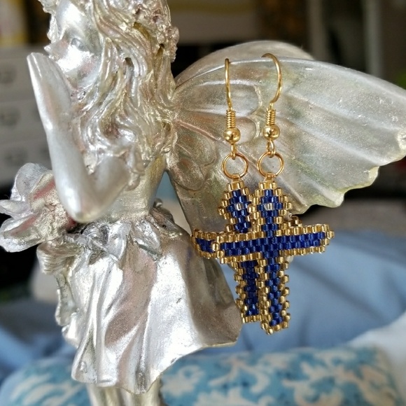 NEW. VINTAGE HANDMADE SEED BEAD CROSS EARRINGS. A1 - Picture 6 of 6